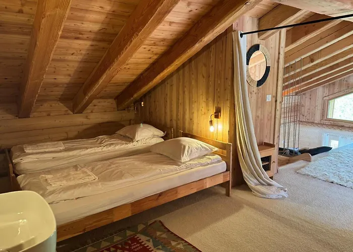 Semi Detached For 8 With Balcony & Garden *