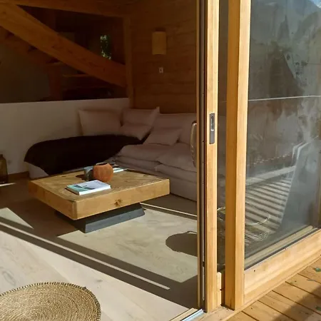 シャレー A Beautiful With A Terrace And Garden