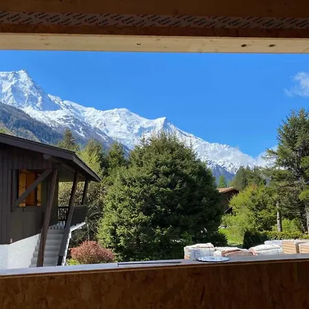 With Breathtaking Views Of Mont Blanc Chalé