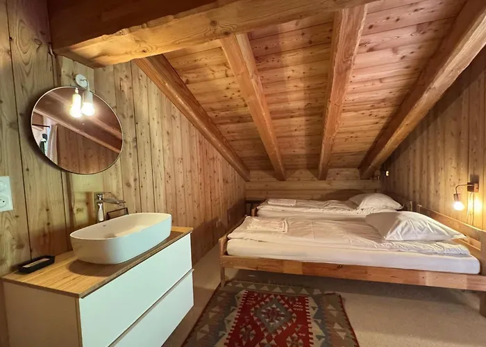 Semi Detached For 8 With Balcony & Garden * Chamonix